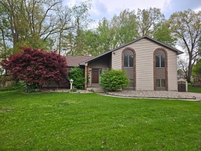 Building Photo - 11044 River Oaks Ln E