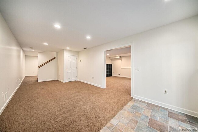 Building Photo - 695 Heritage Dr