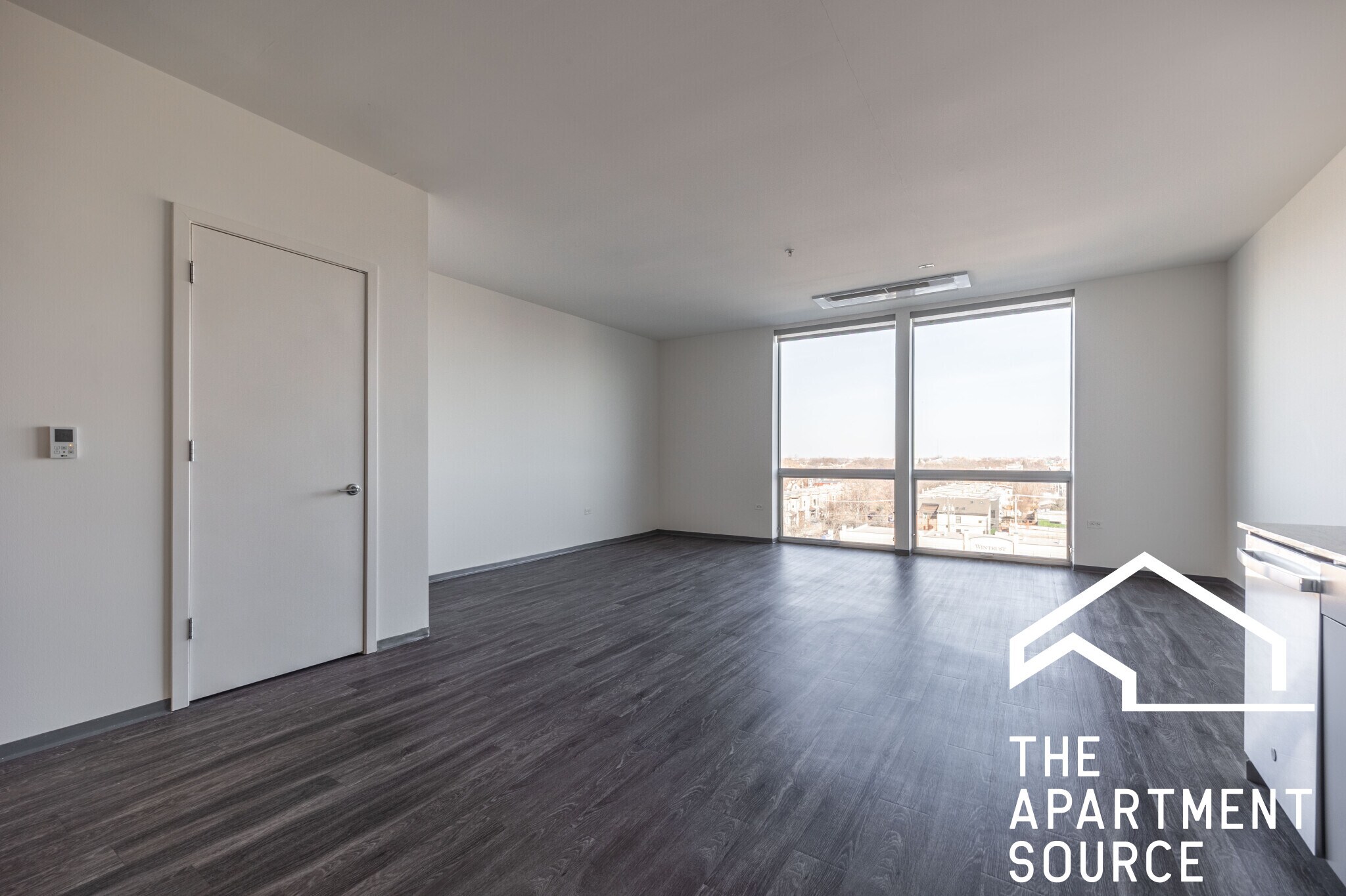 Building Photo - 2340 N California Ave