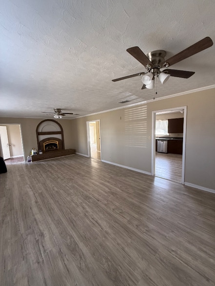 Building Photo - 212 Skyline Dr