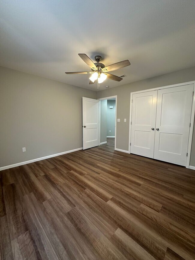Building Photo - 1121-MF4-E