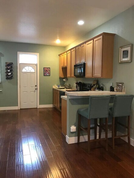 Building Photo - 1301 E 31st Ave