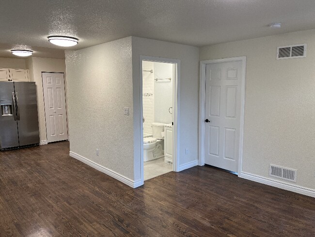 Building Photo - 1430 Rice Ave