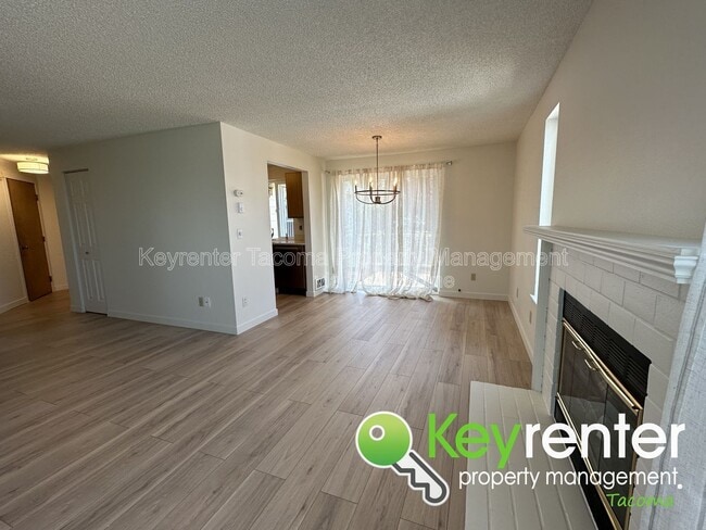 Building Photo - 3422 N Bristol St