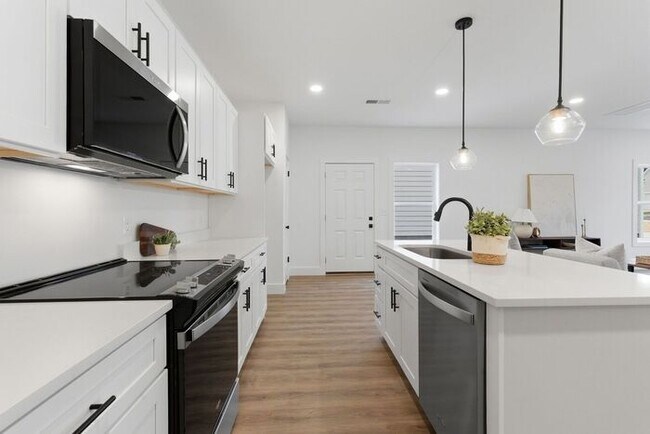 Building Photo - Brand New Home in Old Hickory - Golf Course Views - Pet Friendly