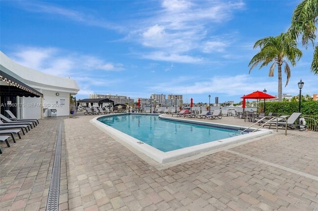 Building Photo - 100 Golden Isles Dr