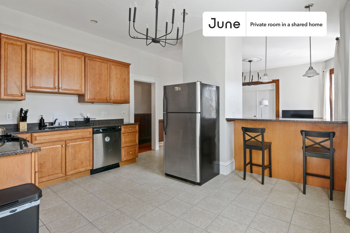 Building Photo - Room in Shared 4 bed/2 bath home