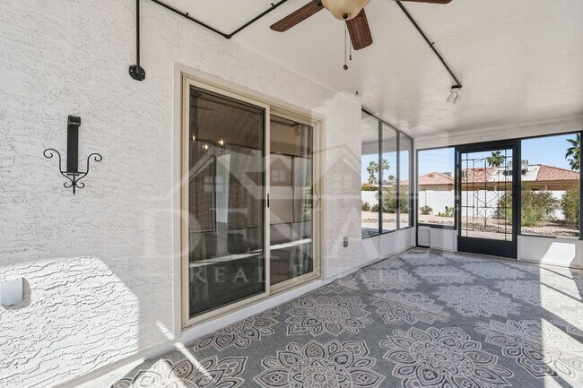 Building Photo - 10602 E Elmhurst Dr