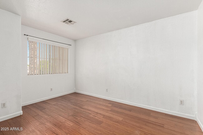 Building Photo - 12823 W Ash St