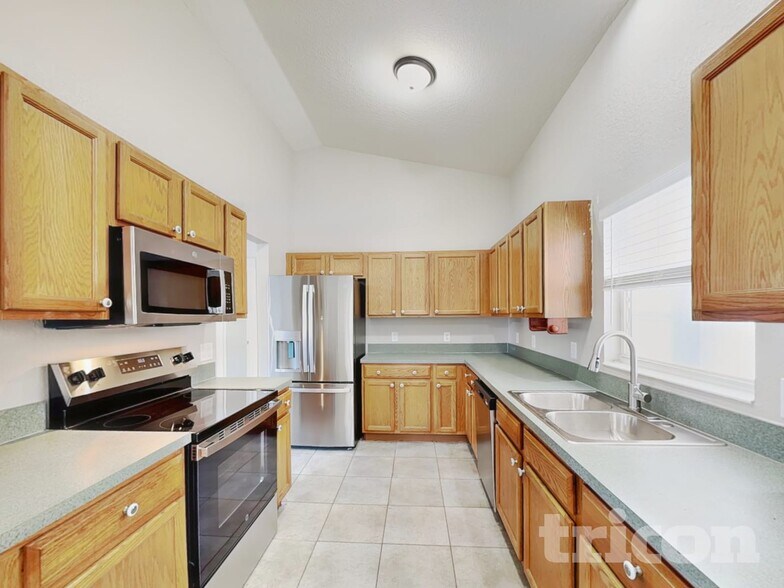 Building Photo - 1488 Nabatoff St