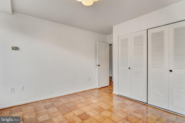 Building Photo - 922 24th St NW