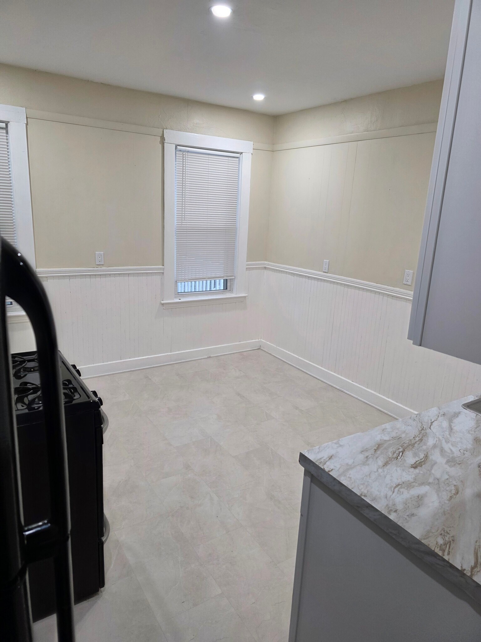 Building Photo - 64 Topliff St