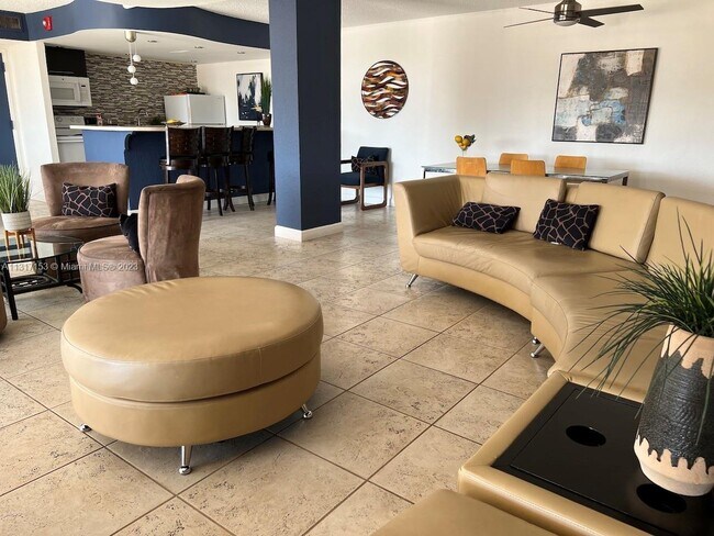 Building Photo - 2500 NE 135th St