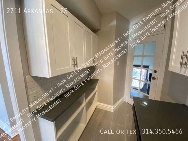 Building Photo - 2711 Arkansas-2S