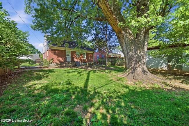 Building Photo - 3021 Wedgewood Wy