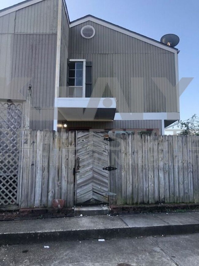 Building Photo - 407 Fox Run Ave