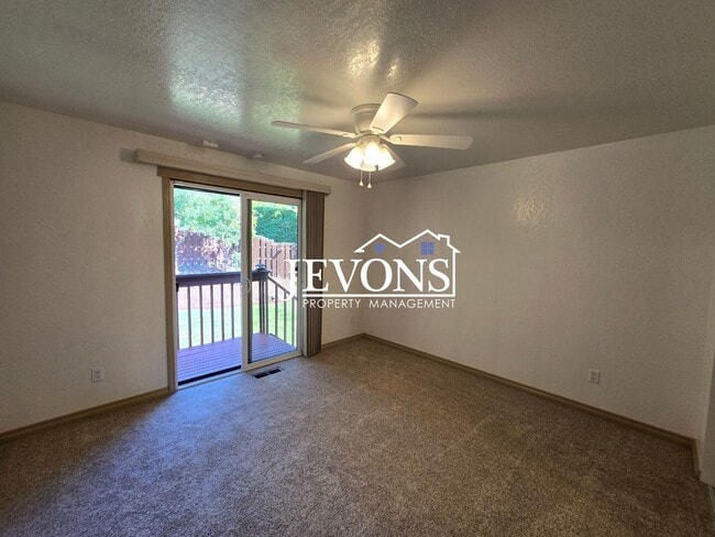 Building Photo - Lovely 3-bedroom home with fully equipped ...