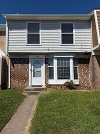 Building Photo - WINDSOR OAKS WEST - Three Bedroom Townhome