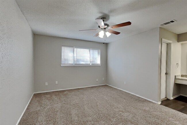 Building Photo - 10018 Rippling Fields Dr