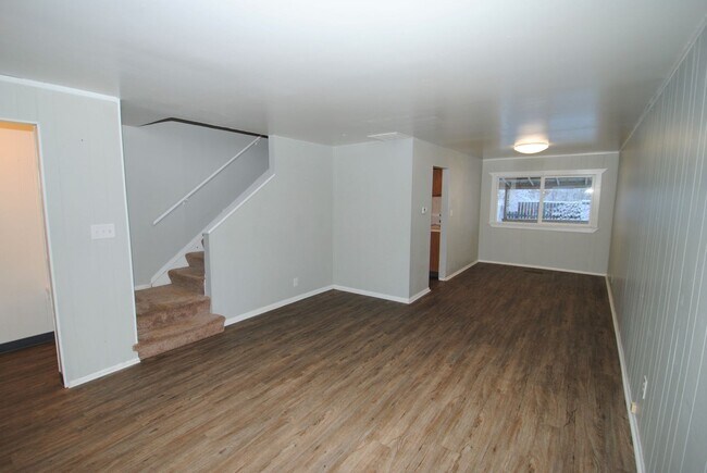 Primary Photo - Lathrop St (1424/1426)