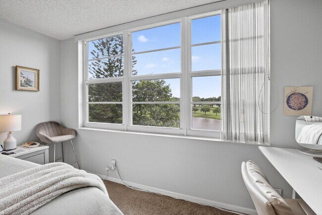 Building Photo - 3001 W Rolling Hills Cir