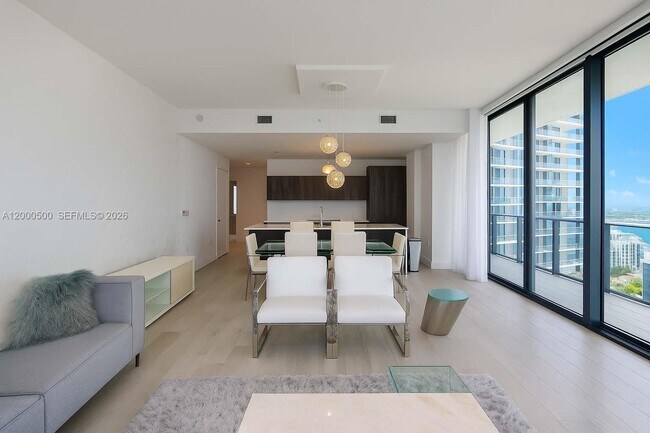 Building Photo - 480 NE 31st St