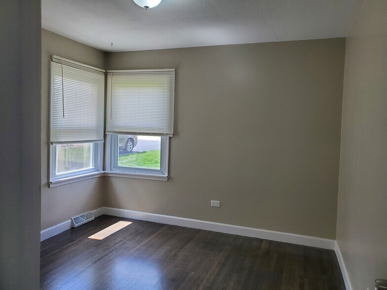 Building Photo - 1329 Campbell Ave