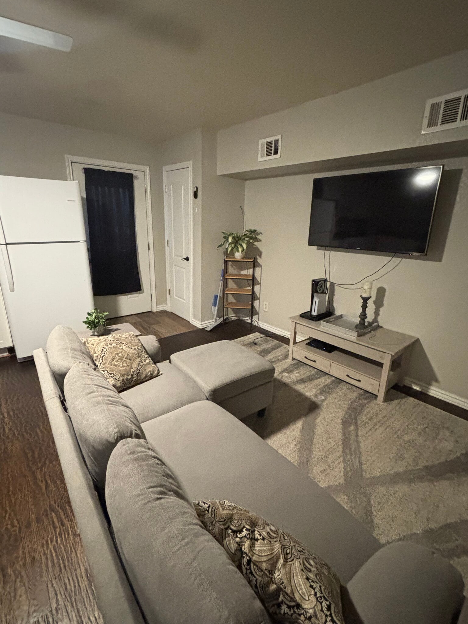 Living Room - 1605 Bardfield Ave