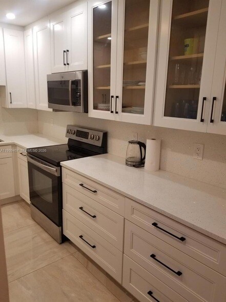 Building Photo - 2500 Parkview Dr