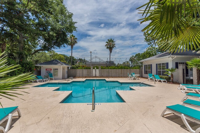 Building Photo - 132 S Island Square Dr