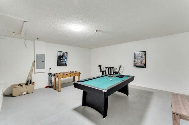 Building Photo - 904 Lockbreeze Dr
