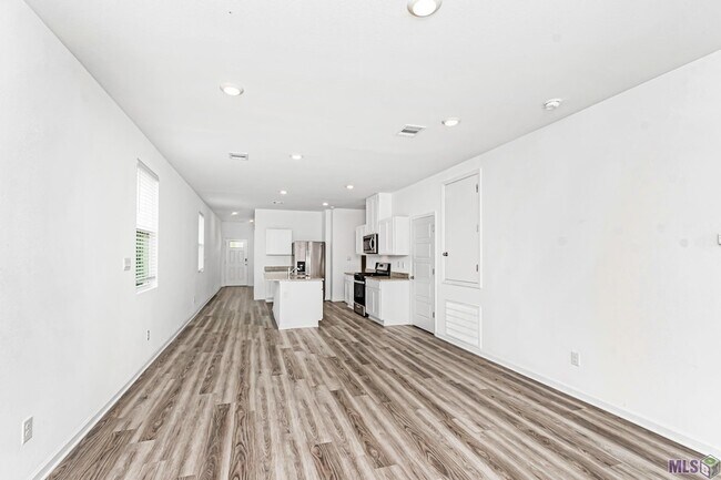 Building Photo - 910 Drago Dr