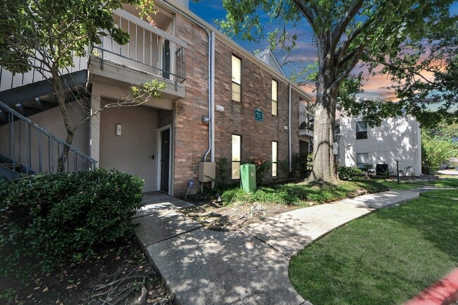 Primary Photo - 7950 N Stadium Dr