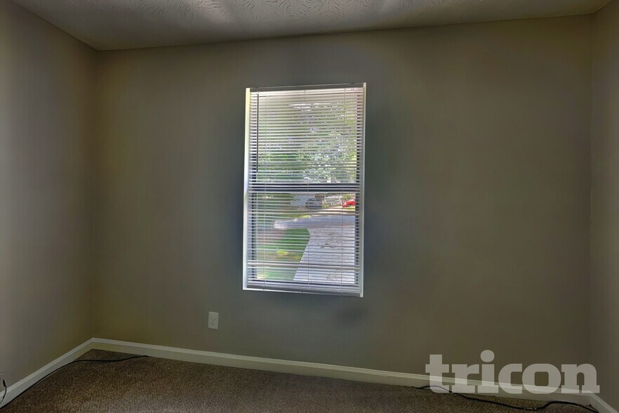 Building Photo - 3341 Goldenchain Dr