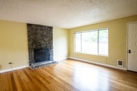 Building Photo - 3717 SE 35th Pl