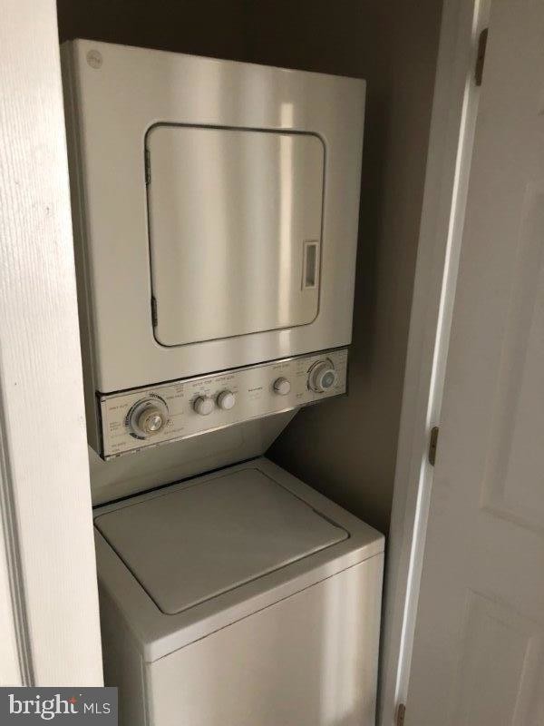 Building Photo - 2419 Callow Ave