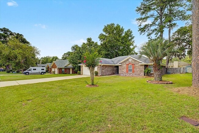 Building Photo - 4 Bed/2 Bath Updated Home in Richmond Heights