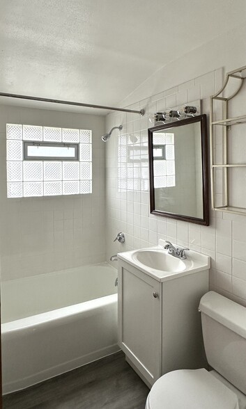Building Photo - 154 N 79th St