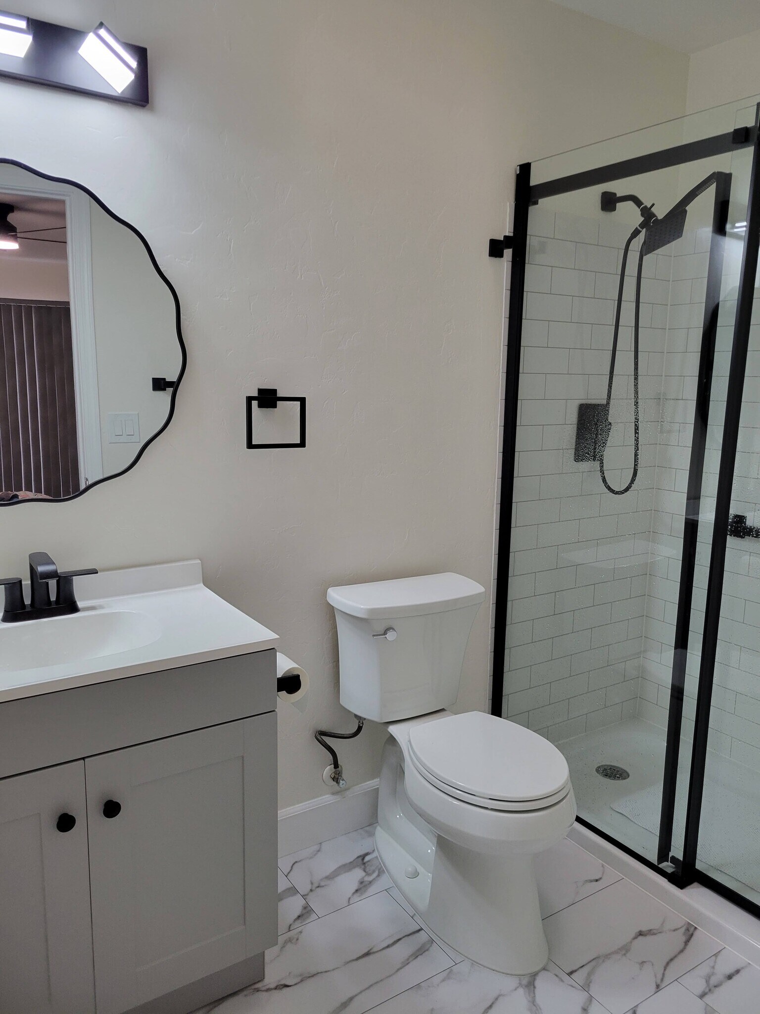 Building Photo - 8396 E Stevens Dr