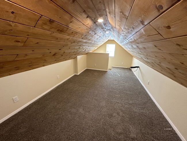 Building Photo - Updated 2 bedroom Home on Sugar Pine