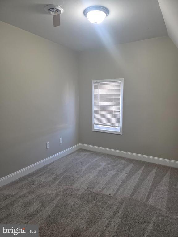 Building Photo - 320 Main St