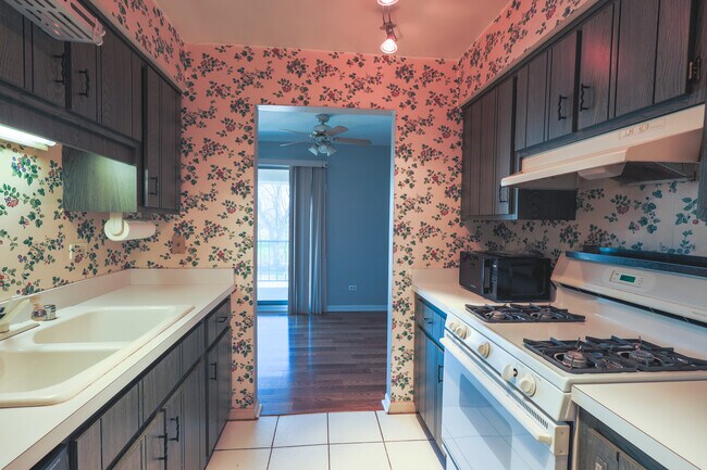 Building Photo - 4410 W 111th St