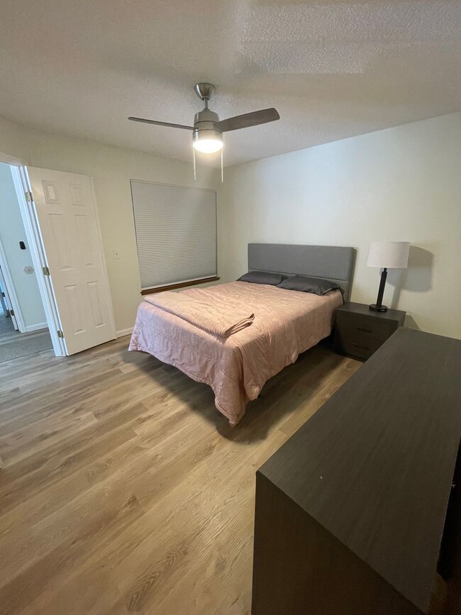 Building Photo - FULLY REMODELED 2 Bed 2 Bath  condominium ...