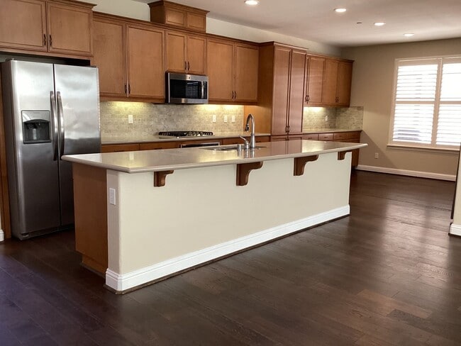 Building Photo - Beautiful Newer Rice Ranch Single Story Ho...