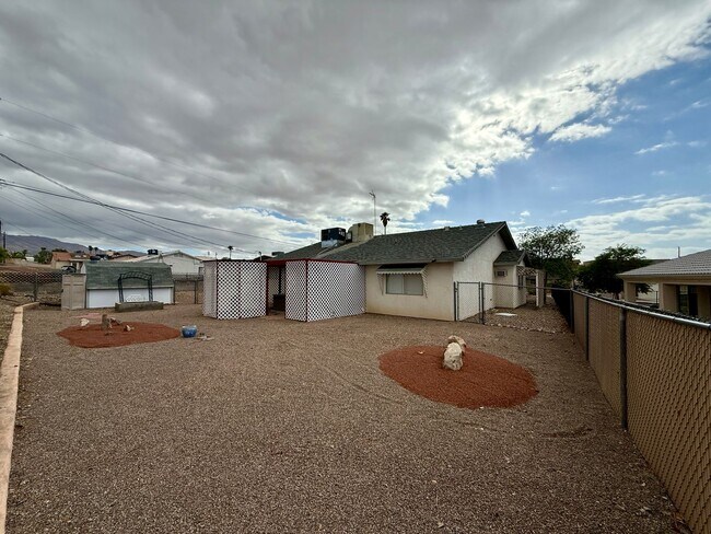 Building Photo - 3167 Daytona Ave