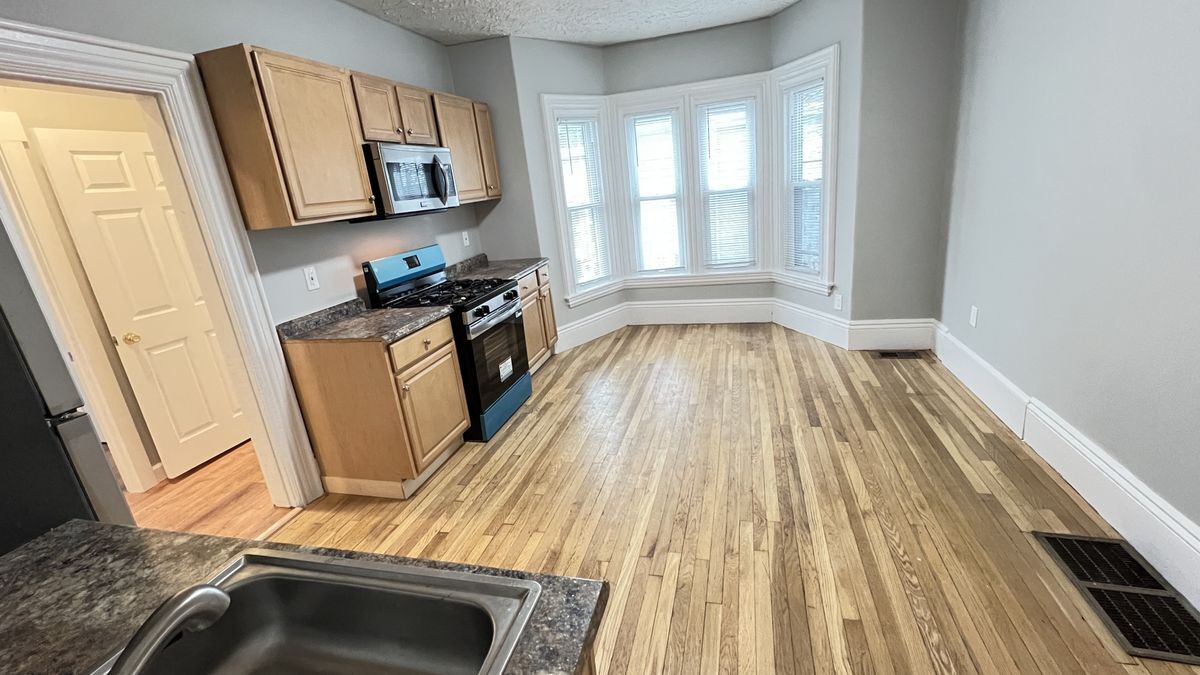 Building Photo - 31 Ridgeway St