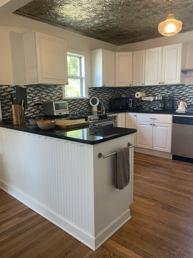 Building Photo - 1614 E 50th St