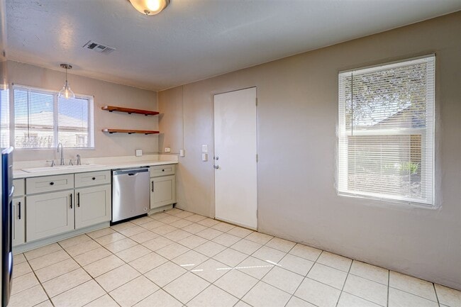 Building Photo - 2 Bedroom 1 Bath Single Family Home in Prescott