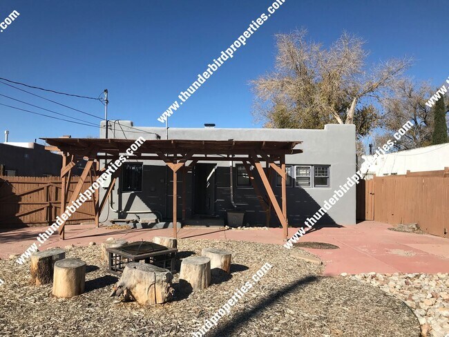 Building Photo - CNM/UNM Beauty