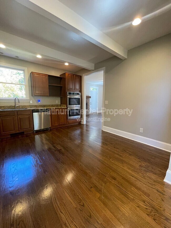 Building Photo - 1305 Smithdale Heights Dr